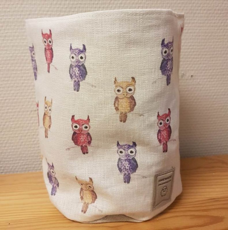 Garnpose med ugler i farger