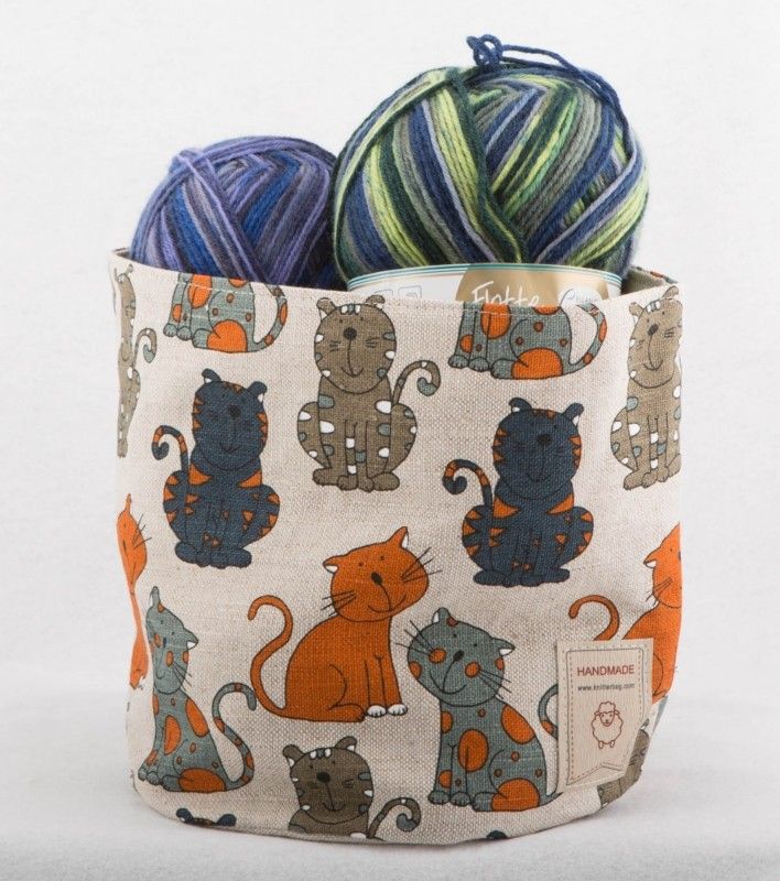 Garnpose med katter i farger